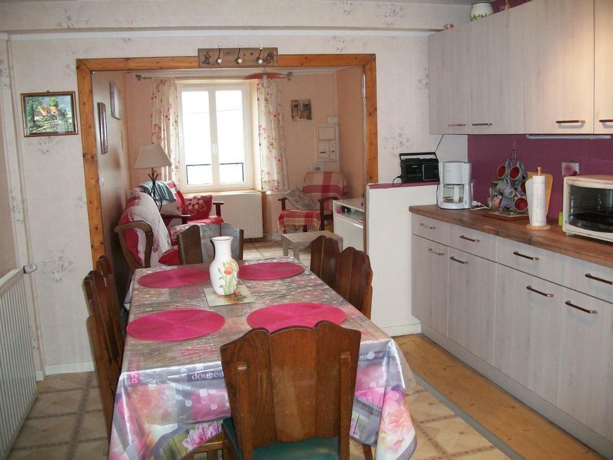 Vacances Au Pied Des Monts Du Cantal Laveissiere Экстерьер фото